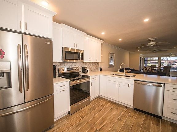 3rd image of 4108 Catalina Dr