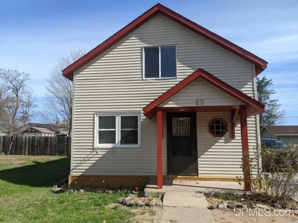 202 Deutsch St, Big Bay, MI 49808