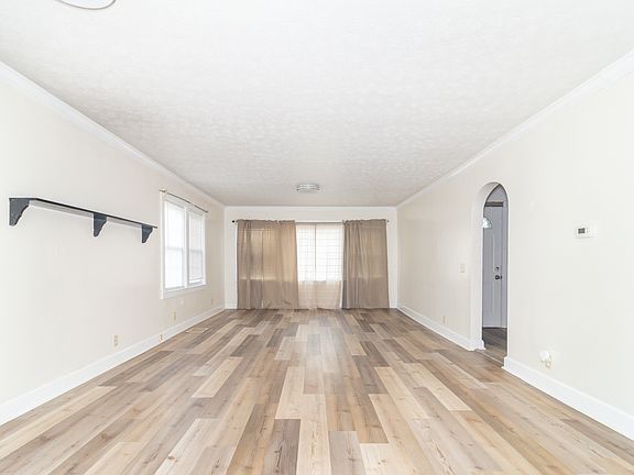 4th image of 621 Apple St