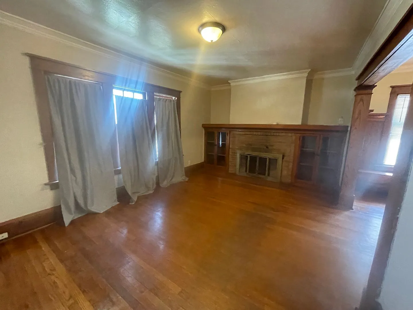 Charming Single Family Home in Sherman Park — Photo 2