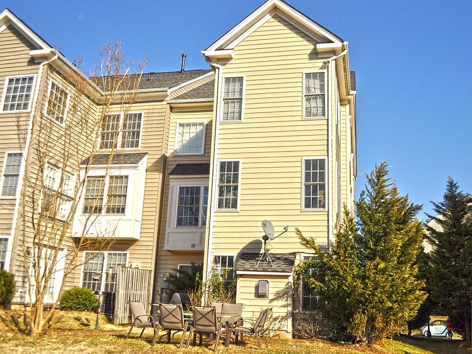 2nd image of 6213 Toledo Pl