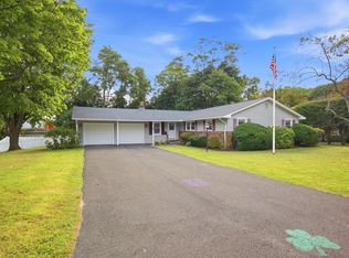 2 Drake Ln, Holyoke, MA 01040