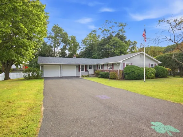 2 Drake Ln, Holyoke, MA 01040