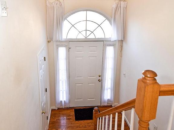 2nd image of 6305 Crooked Oak Ln