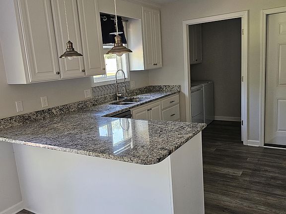 4th image of 1304 Clearmont Dr