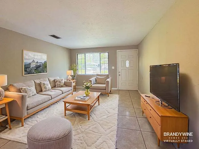4 bed, 2.0 bath, 1995 sqft, $2,020 — Photo 3