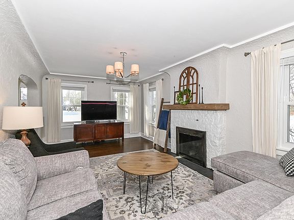3rd image of 18440 Hoffman Ave