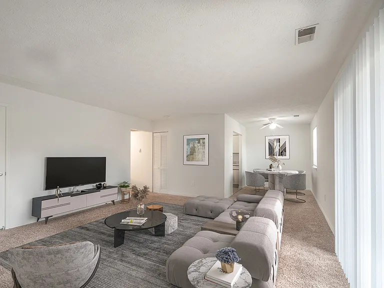 Meridian Court South — Photo 23