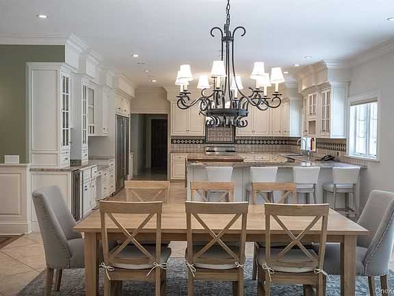 5th image of 10 Emerson Court