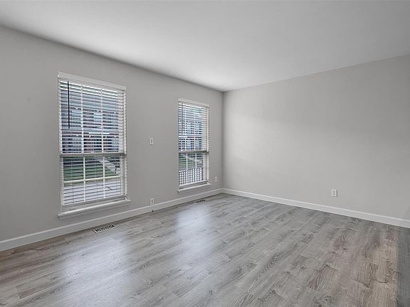 5th image of 427 Parkview Place Dr