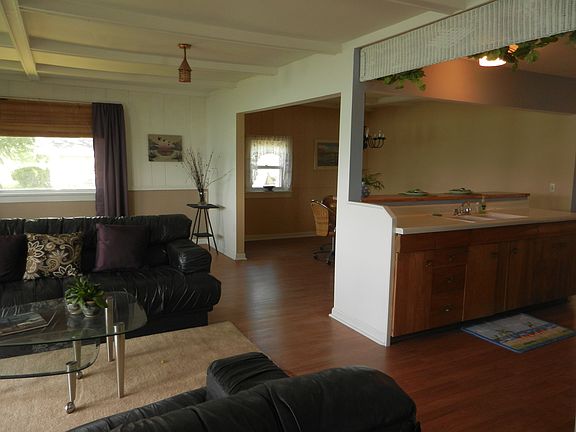 5th image of 3516 Sandy Beach Dr