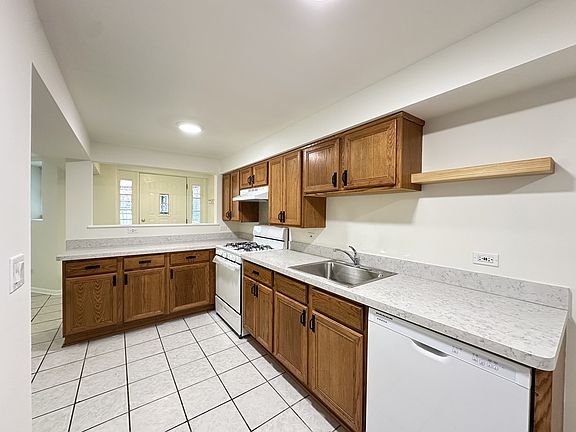 3rd image of 5804 N Broadway St #Fg