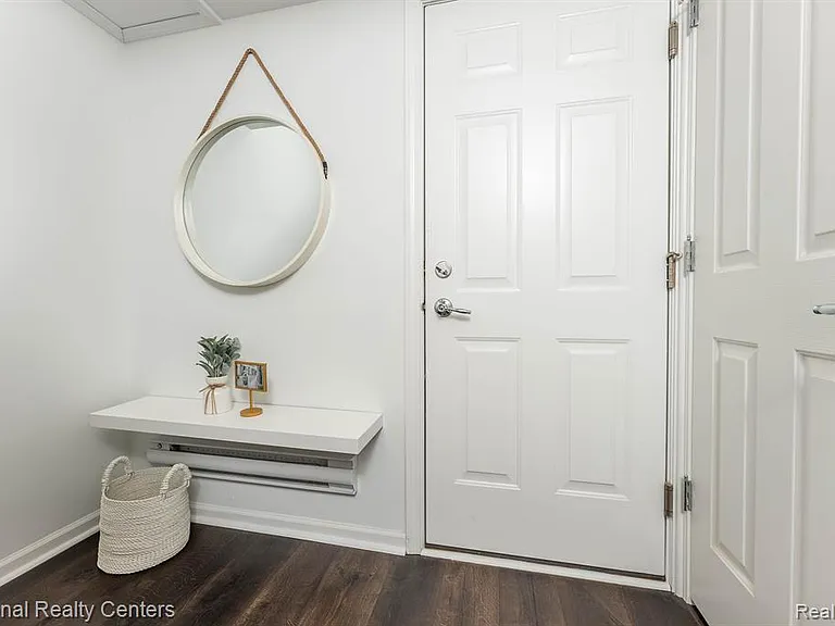 27863 Hopkins Dr — Photo 10
