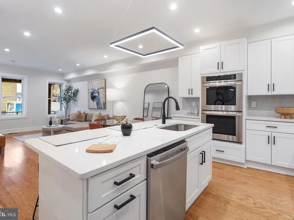 1118 Neal St NE #1, Washington, DC 20002