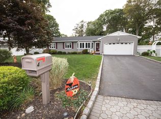 4 Henry Pl, Patchogue, NY 11772