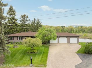 2432 Venetian Ct, Fenton, MI 48430