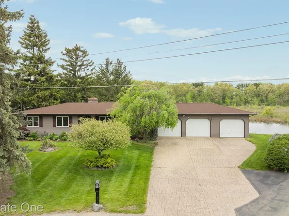 2432 Venetian Ct, Fenton, MI 48430