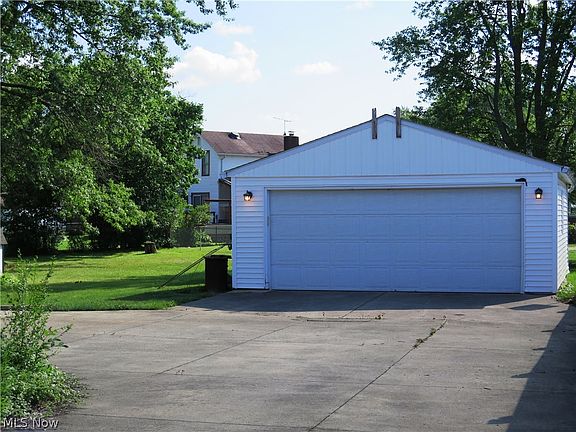4th image of 813 Wilder Ave