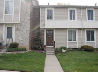 2073 Lac Du Mont Dr, Haslett, MI 48840