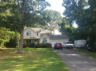 20 Essex Cir, Shirley, NY 11967