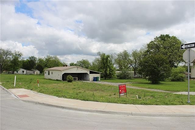 1st image of 601 S Main St