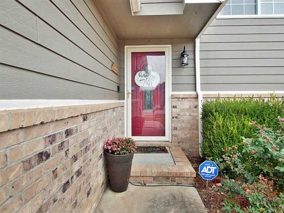 3rd image of 1722 S Prescott Cir
