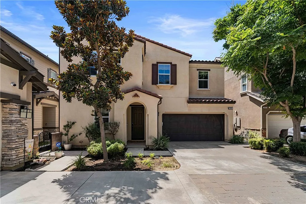 4 bed, 2513 sqft, $3,600 — Photo 1