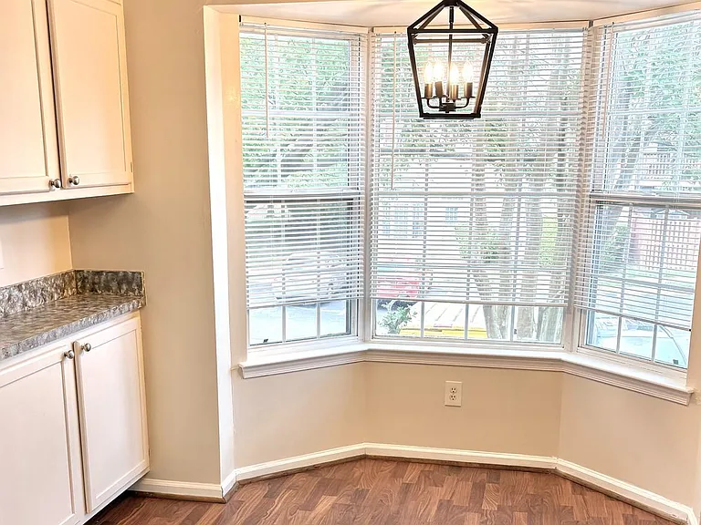 1003 Simsbury Ct — Photo 6