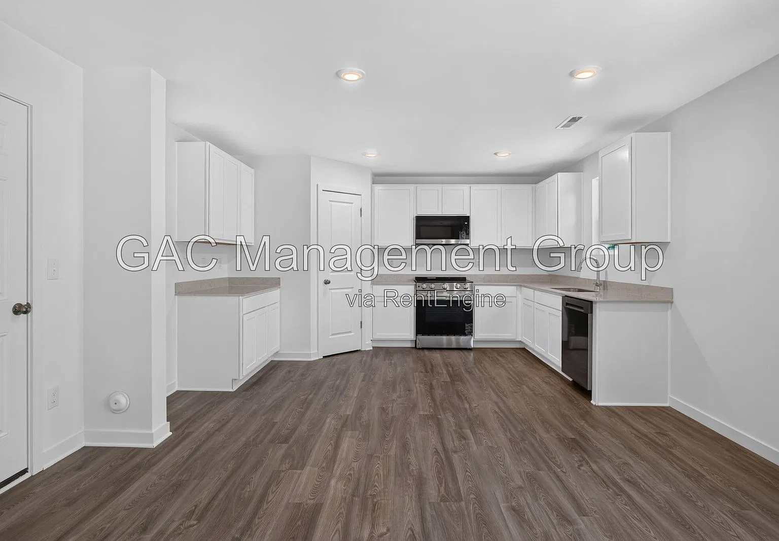 4 bed, 2.5 bath, 2014 sqft, $1,949 — Photo 4