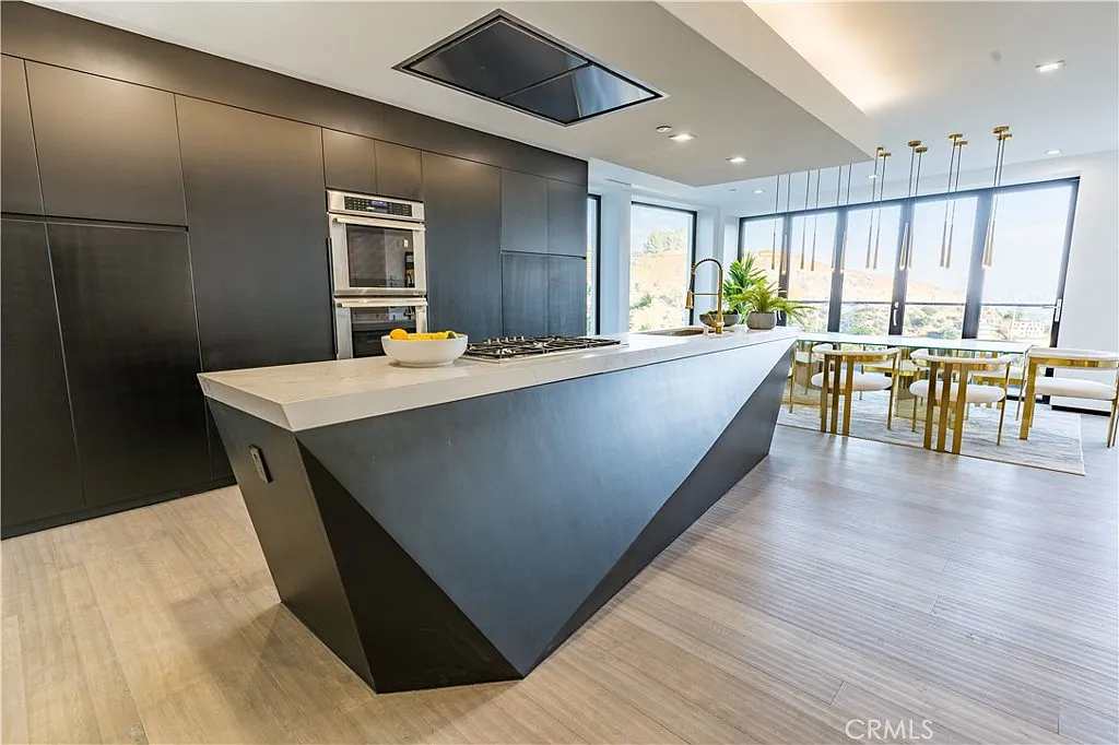 3 bed, 3348 sqft, $15,000 — Photo 1