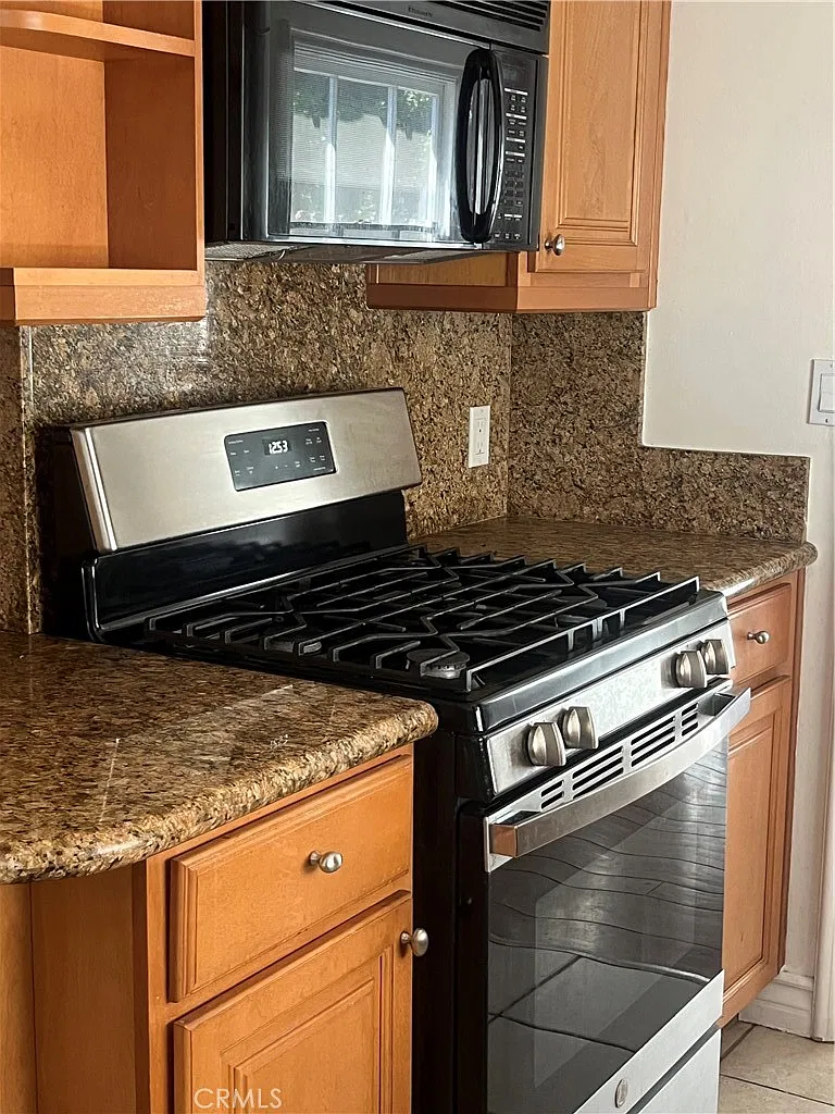 3 bed, 1694 sqft, $4,995 — Photo 4