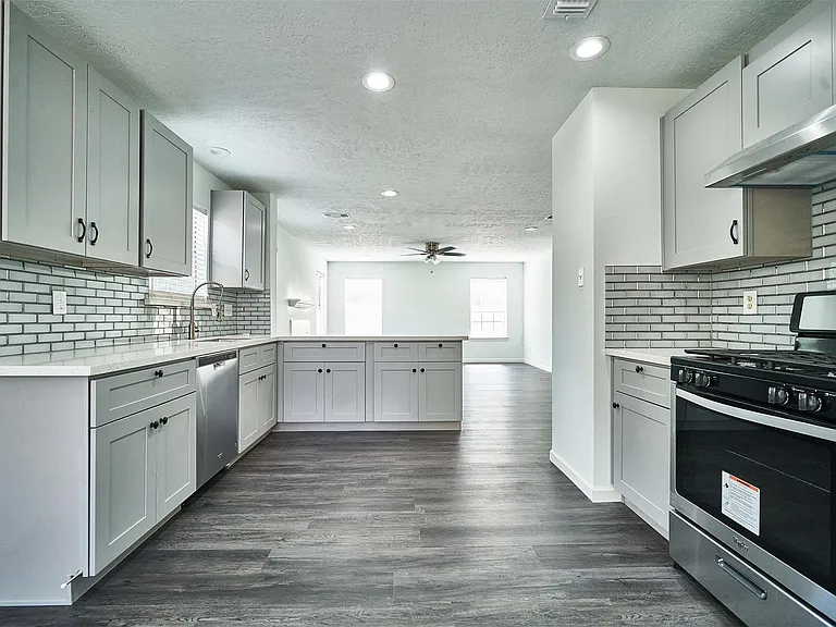 11011 Landsbury Ct — Photo 18