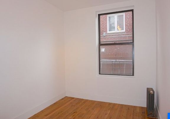 3rd image of 171 Bay 17th St APT A1