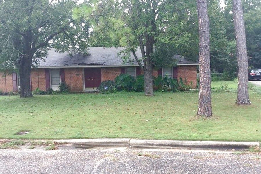 1st image of 2653 Oxford Dr