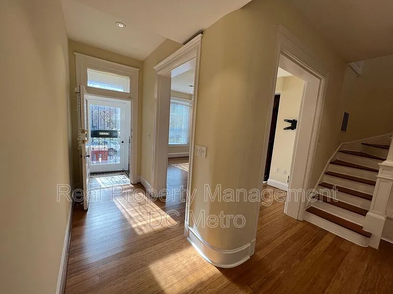 3 bed, 3.5 bath, 1908 sqft, $3,900 — Photo 3