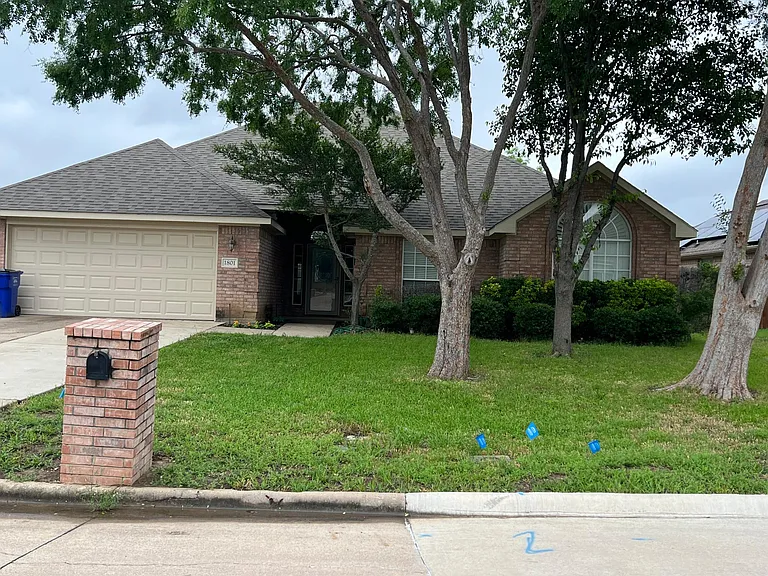 1801 Meadow Crest Ln — Photo 1