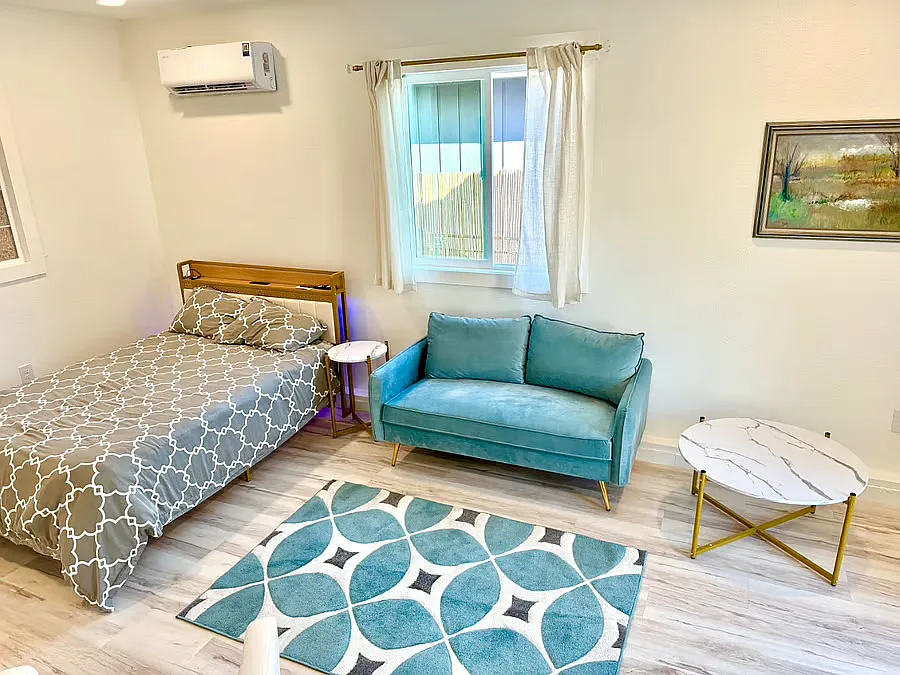 Studio, 450 sqft, $1,675 — Photo 3