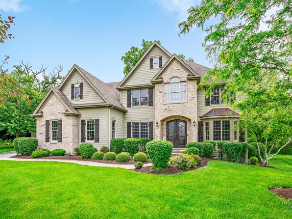 9040 Edinburgh Ct, Crystal Lake, IL 60014