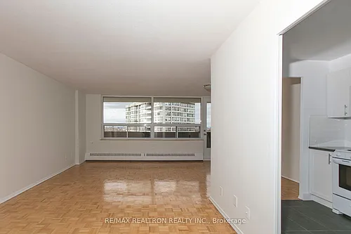 6200 Bathurst St Photo 1