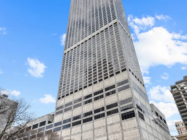 180 E Pearson St APT 3702, Chicago, IL 60611