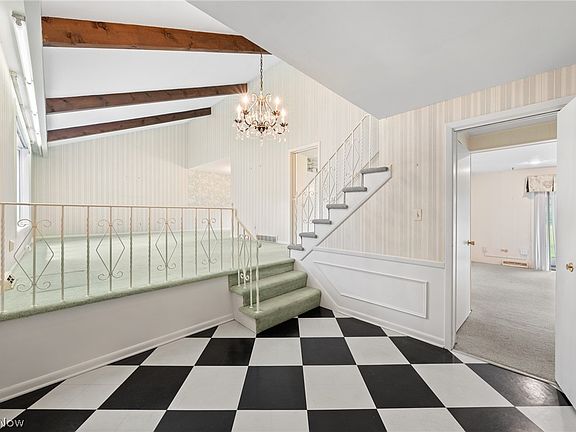 3rd image of 5595 Lansbury Ln
