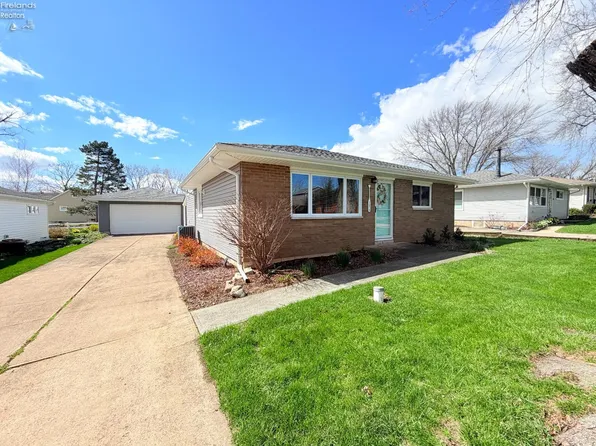 2078 Willowcove Dr, Lakeside Marblehead, OH 43440