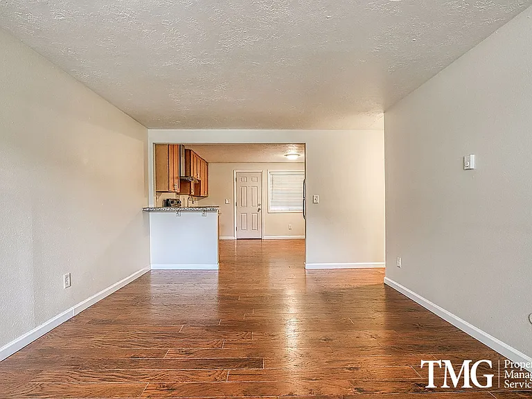 Jackson Court Apartments — Photo 40