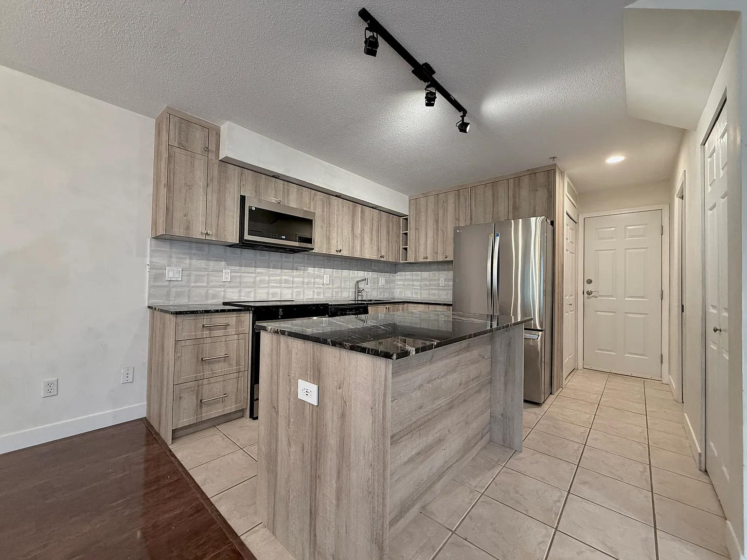 3 bed, 2.5 bath, 1548 sqft, $3,500 — Photo 4