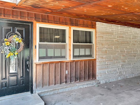 2nd image of 1608 W D Ave