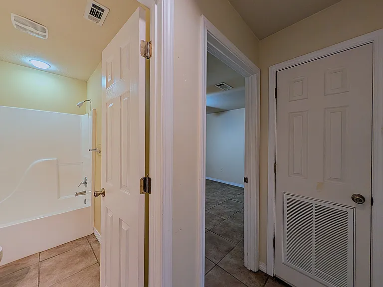 1114 Howell Rd #A — Photo 14