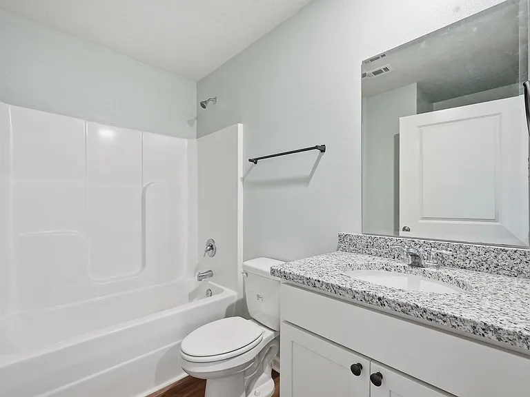 136 Pfitzer Ct — Photo 7