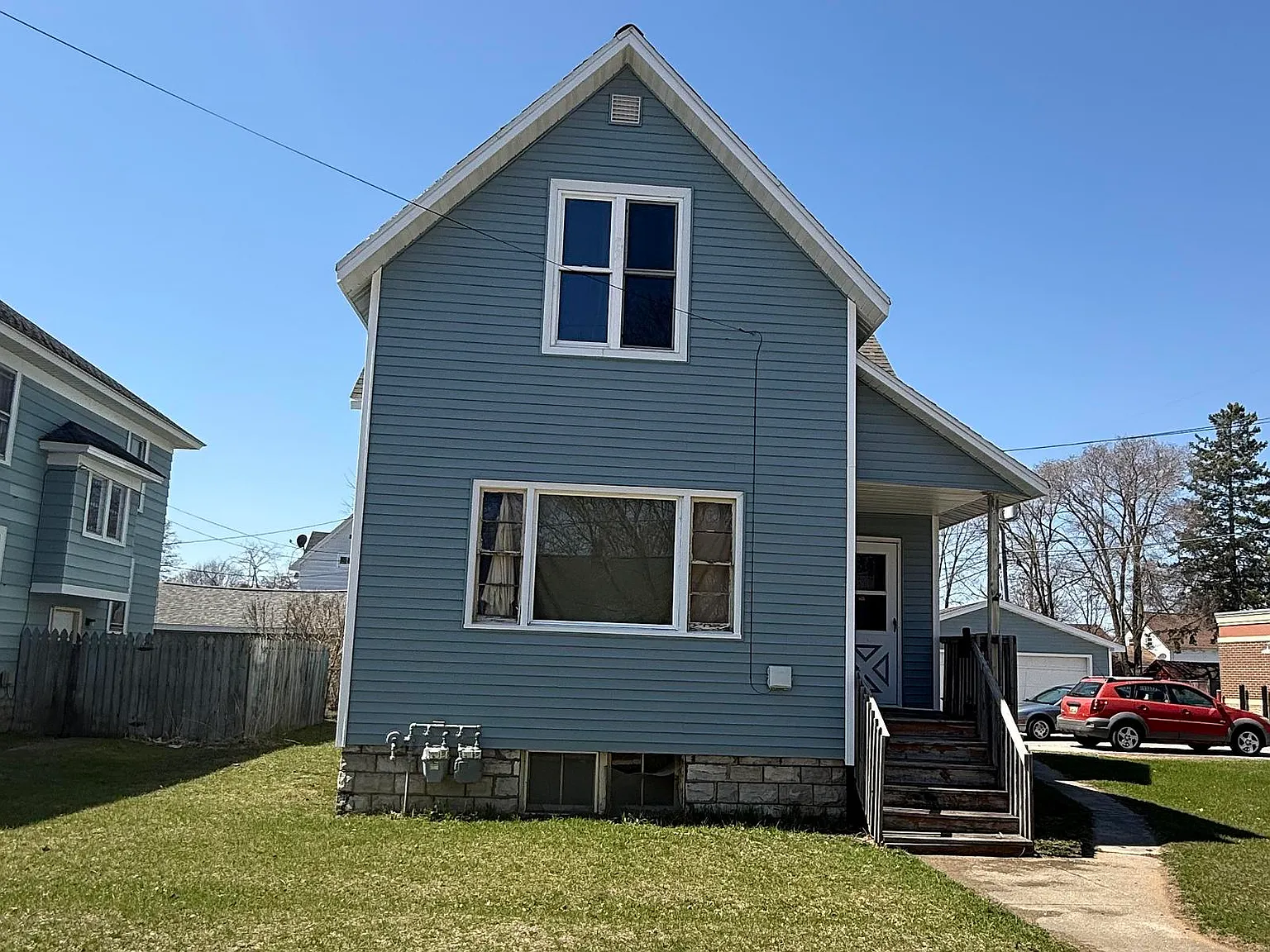1721 Shore Dr — Photo 2