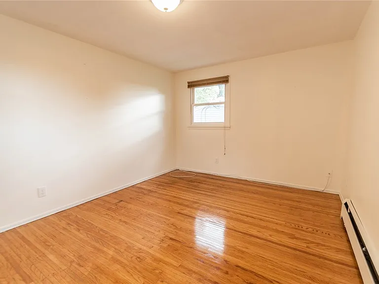 5 Adeane Dr W — Photo 11