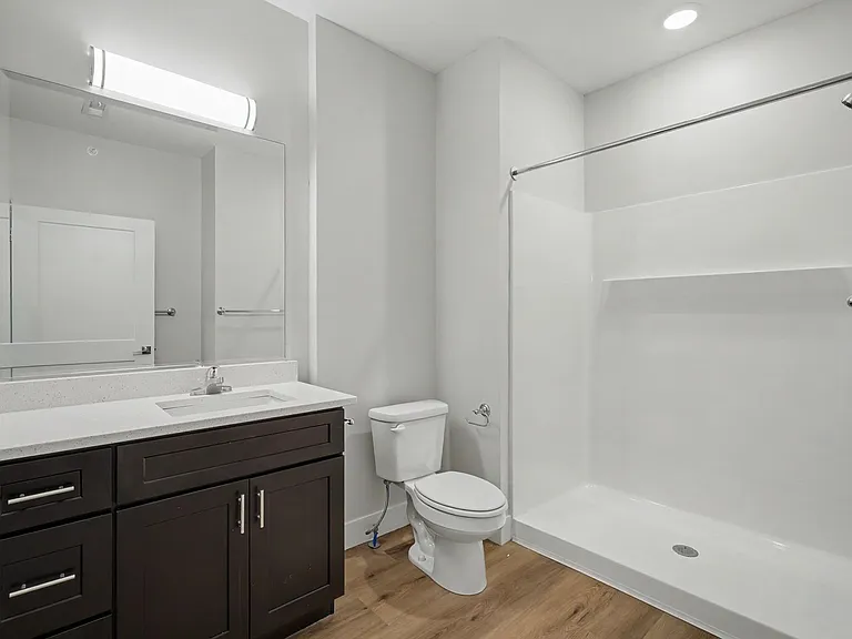 512 W Clark St — Photo 47